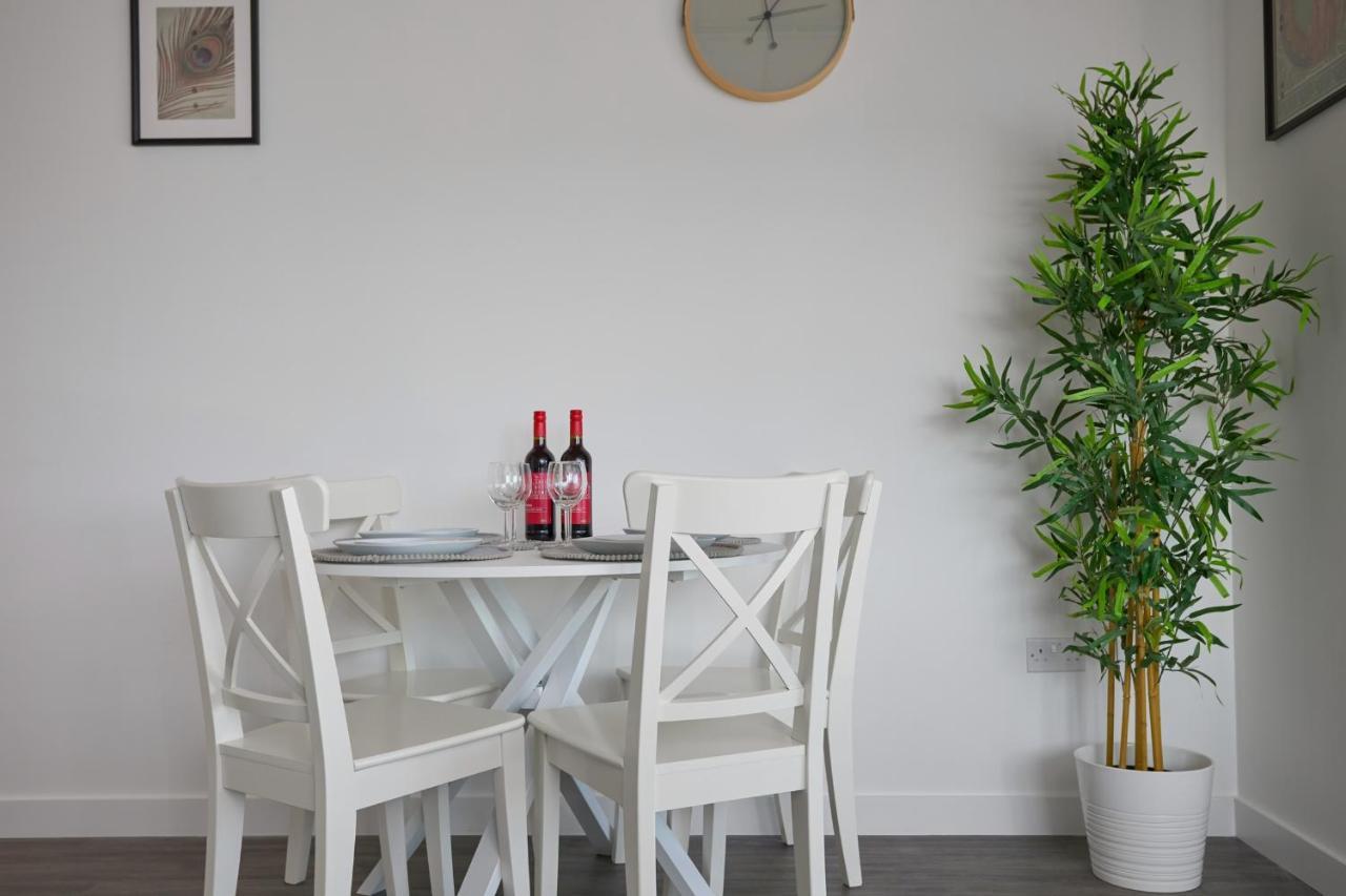 Morden Lovely 3Bedroom Apartment London Abbey Wood Exterior foto