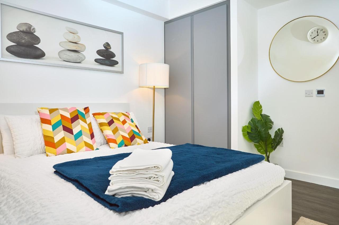 Morden Lovely 3Bedroom Apartment London Abbey Wood Exterior foto