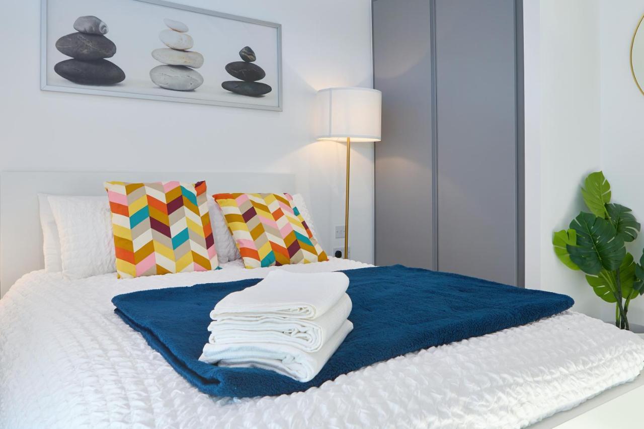 Morden Lovely 3Bedroom Apartment London Abbey Wood Exterior foto