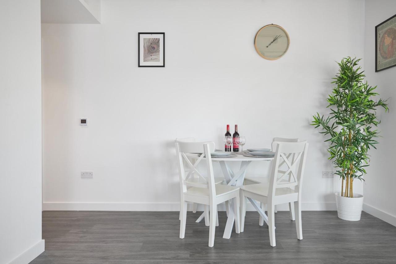Morden Lovely 3Bedroom Apartment London Abbey Wood Exterior foto